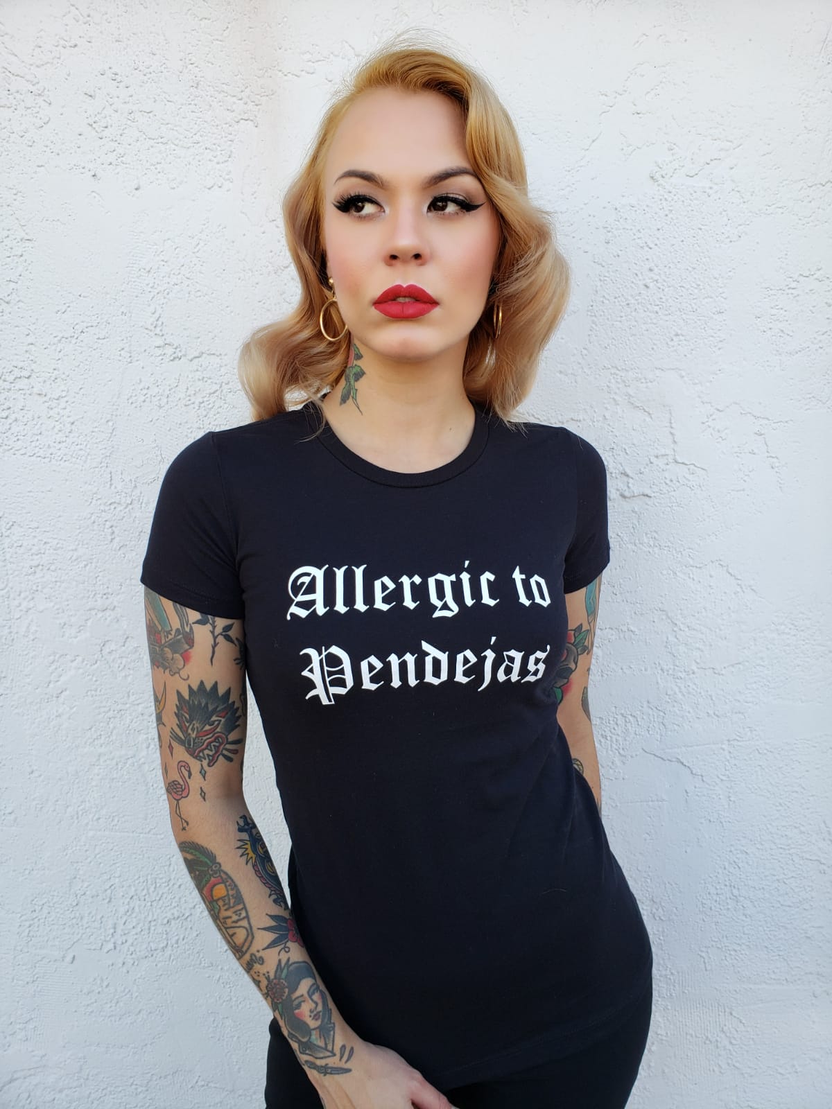 T-shirt  Allergic to Pendejas